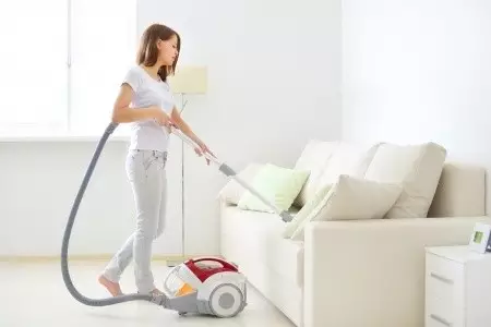 Doing housework, hypoglycemic and healthy
